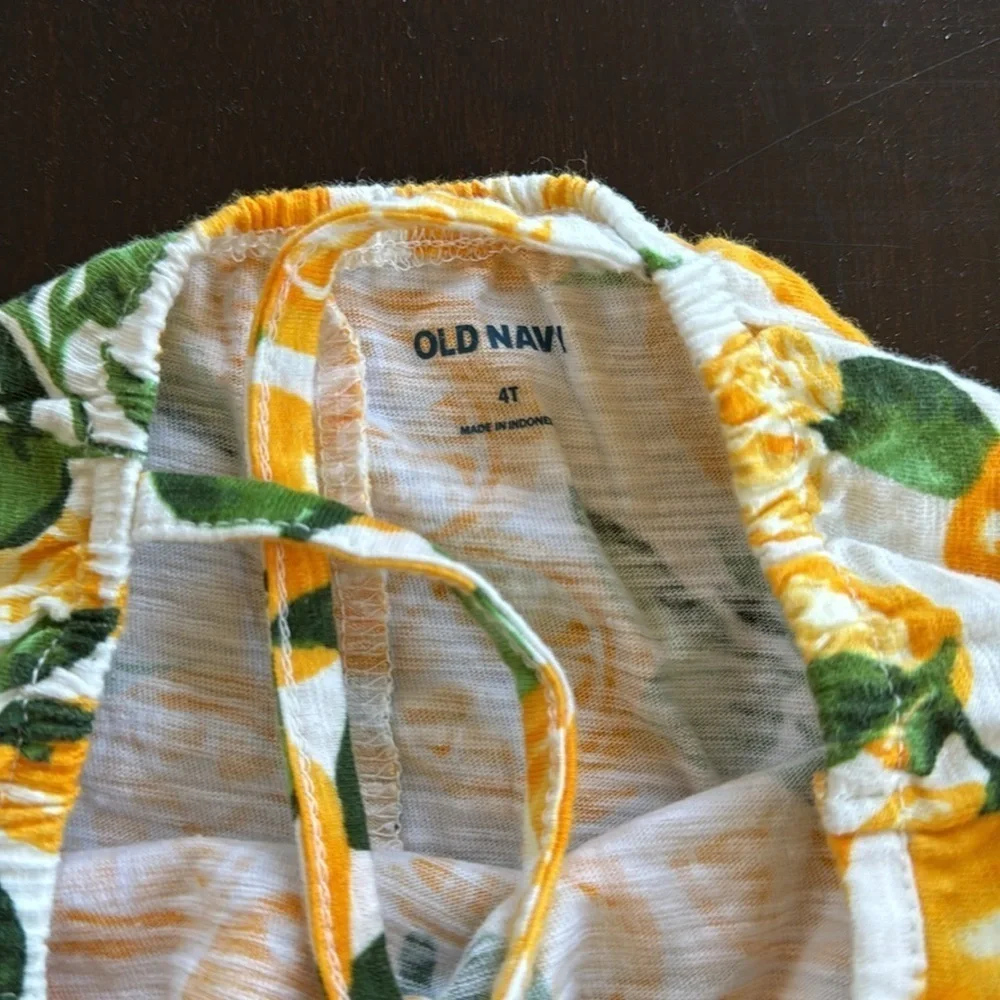 Old navy romper with lemon print size 4T